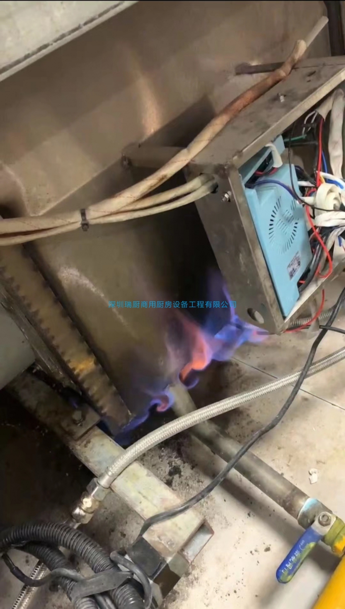 三門海鮮蒸柜為什么出現(xiàn)散火，或反復(fù)熄火、出現(xiàn)燒焦的味道？如何解決？