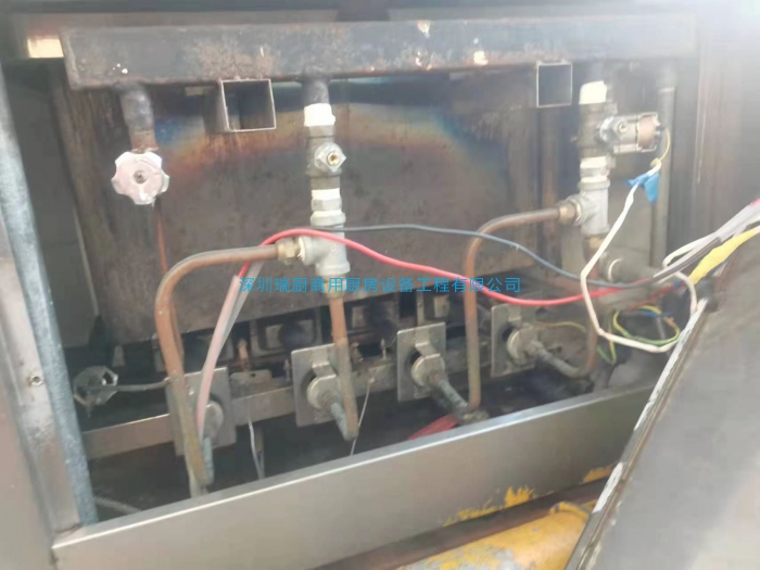 噴槍式三門海鮮蒸柜使用一段時間后火變小了，如何處理？